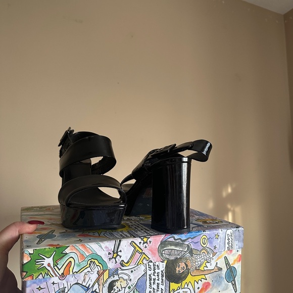 Black Patent Leather Platform Sandals - Picture 2 of 3